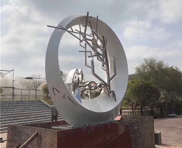 不銹鋼雕塑廠家分析不銹鋼雕塑生銹了怎么辦？