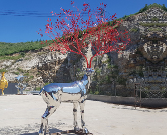 人們?yōu)槭裁聪矚g擺放不銹鋼鹿雕塑？